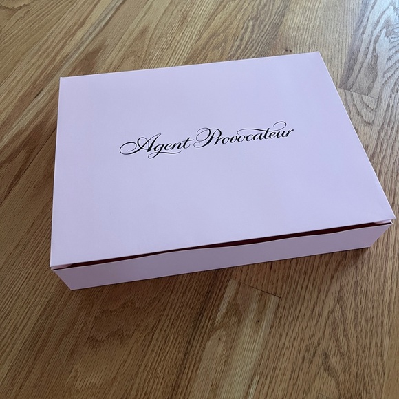 Agent provocateur box - Picture 1 of 3